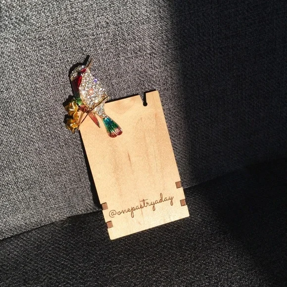 Fashion Rhinestone Hummingbird Brooch, Sparkly, Bling, Gold, Red - Picture 15 of 17